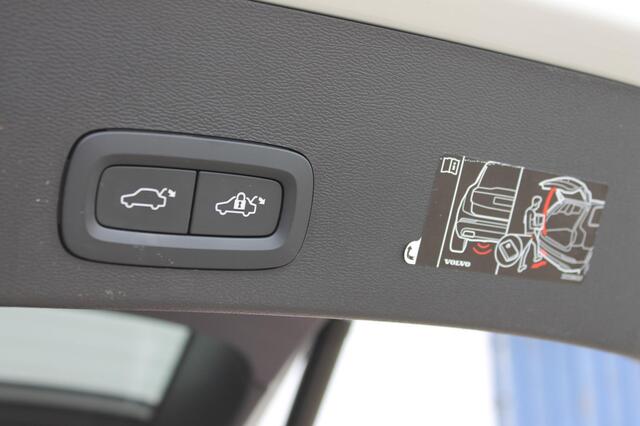 Volvo XC40 Recharge P8 AWD R-Design 20" lm velgen / Warmtepomp / Extra getint glas vanaf de B-Stijl / Google infotainment