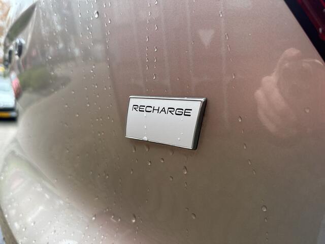 Volvo XC40 Recharge Core 70 kWh / Apple Carplay/Android Auto / 19" Velgen / Achteruitrijcamera /