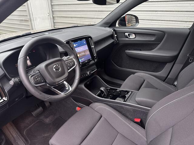 Volvo XC40 Recharge Core 70 kWh / Apple Carplay/Android Auto / 19" Velgen / Achteruitrijcamera /