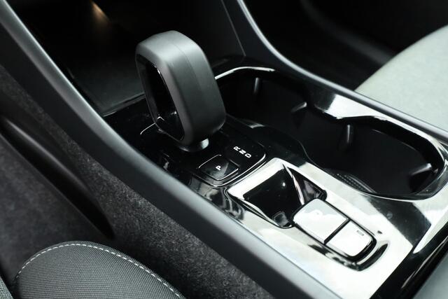 Volvo XC40 2.0 B3 Black Edition | Adapt. Cruise | Dodehoek | 360cam | CarPlay | Harman Kardon