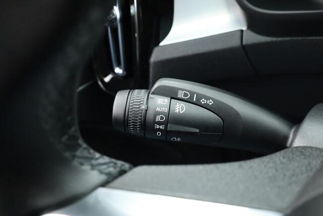 Volvo XC40 2.0 B3 Black Edition | Adapt. Cruise | Dodehoek | 360cam | CarPlay | Harman Kardon