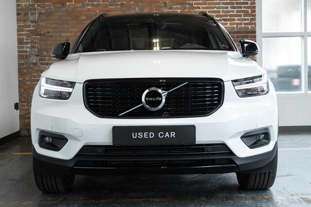 Volvo XC40 T4 Automaat R-Design | Panoramadak | Semi Electrische Wegklapbare trekhaak | Adaptive Cruise Control | BLIS | Comfortstoelen | Parkeercamera | Parkeersensoren voor + achter | Parkeerverwarming | Keyles Entree