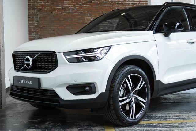 Volvo XC40 T4 Automaat R-Design | Panoramadak | Semi Electrische Wegklapbare trekhaak | Adaptive Cruise Control | BLIS | Comfortstoelen | Parkeercamera | Parkeersensoren voor + achter | Parkeerverwarming | Keyles Entree