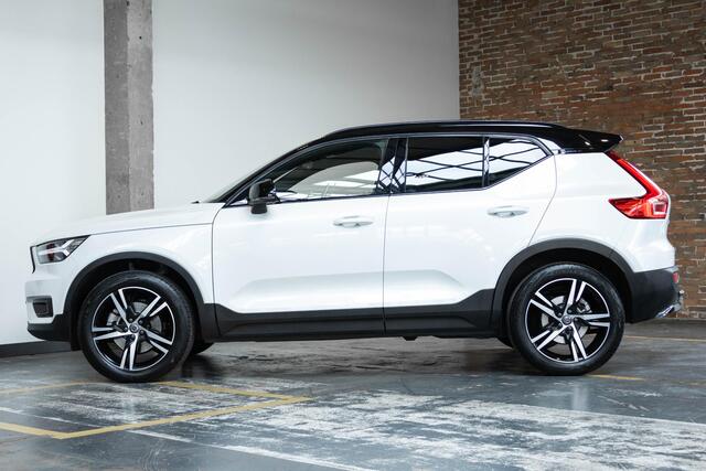 Volvo XC40 T4 Automaat R-Design | Panoramadak | Semi Electrische Wegklapbare trekhaak | Adaptive Cruise Control | BLIS | Comfortstoelen | Parkeercamera | Parkeersensoren voor + achter | Parkeerverwarming | Keyles Entree