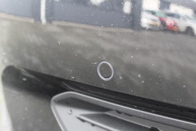 Volvo XC40 1.5 T4 Recharge R-Design | Incl. 12 maanden garantie | Harman/Kardon audio | Schuif/kantel dak | Apple carplay/Android auto | Stuurwiel verwarming | Voorstoelen verwarmd | DAB | Navigatie | Lichtmetalen velgen | Climate control | Zwart dakhemel