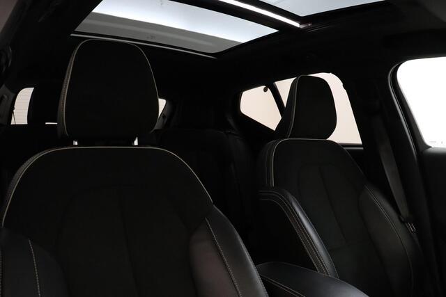 Volvo XC40 T5 PLUG-IN HYBRID R-DESIGN -PANO.DAK|CAMERA|TREKHAAK|PRIVACY.GLAS|INDUC.LADEN|BLIS
