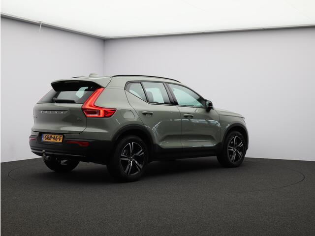 Volvo XC40 2.0 B4 Plus Dark / Trekhaak / Harman Kardon / Elektrische Stoelen / Stoel+Stuurverwarming / Pilot Assist / Allseasonbanden / Keyless /