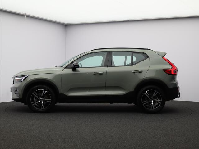 Volvo XC40 2.0 B4 Plus Dark / Trekhaak / Harman Kardon / Elektrische Stoelen / Stoel+Stuurverwarming / Pilot Assist / Allseasonbanden / Keyless /