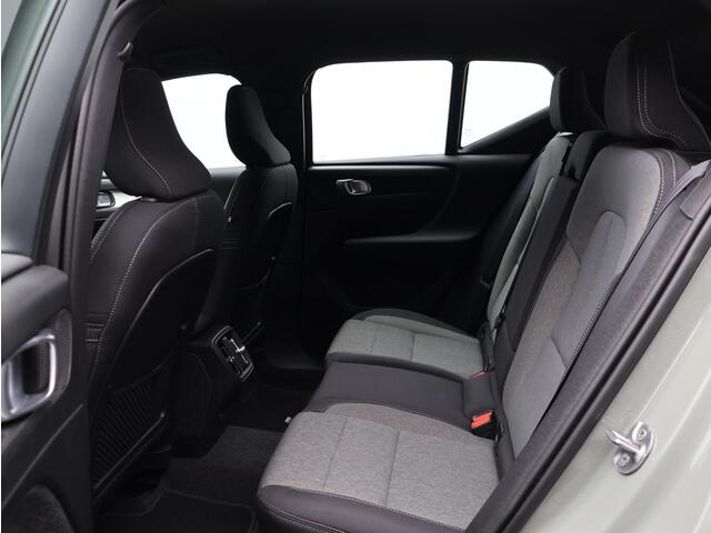 Volvo XC40 2.0 B4 Plus Dark / Trekhaak / Harman Kardon / Elektrische Stoelen / Stoel+Stuurverwarming / Pilot Assist / Allseasonbanden / Keyless /