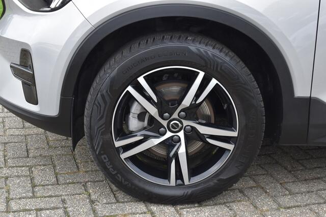 Volvo XC40 B4 211PK Automaat Plus Dark | H&K | Trekhaak | ACC | Allseasons | Camera | Elektr. stoel |
