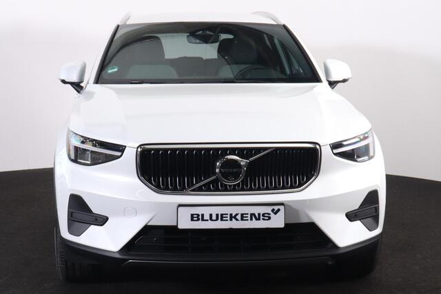 Volvo XC40 B3 Core - IntelliSafe Assist & Surround - 360º Camera - Verwarmde voorstoelen & stuur - Parkeersensoren voor & achter - Draadloze tel. lader - Extra getint glas - 18' LMV