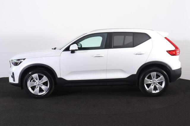 Volvo XC40 B3 Core - IntelliSafe Assist & Surround - 360º Camera - Verwarmde voorstoelen & stuur - Parkeersensoren voor & achter - Draadloze tel. lader - Extra getint glas - 18' LMV