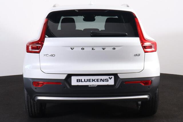 Volvo XC40 B3 Core - IntelliSafe Assist & Surround - 360º Camera - Verwarmde voorstoelen & stuur - Parkeersensoren voor & achter - Draadloze tel. lader - Extra getint glas - 18' LMV