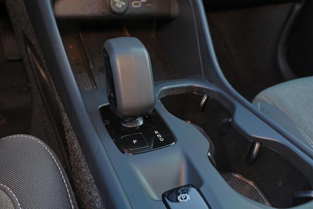 Volvo XC40 B3 Core - IntelliSafe Assist & Surround - 360º Camera - Verwarmde voorstoelen & stuur - Parkeersensoren voor & achter - Draadloze tel. lader - Extra getint glas - 18' LMV