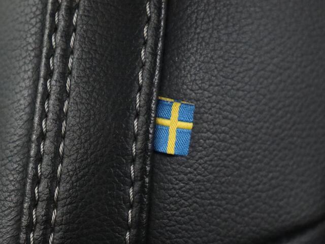 Volvo XC40 2.0 T4 Inscription | Trekhaak | Leder | Stoelverwarming | Camera | Harman/Kardon | Carplay | Achterbankverwarming | Navigatie | BLIS | Verwarmde voorruit | Cruise control