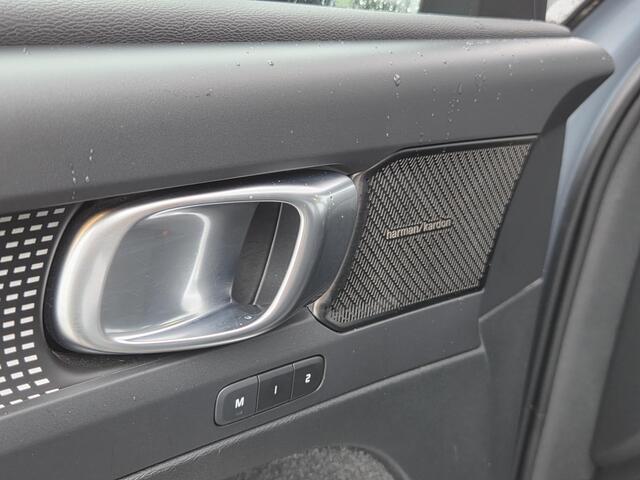 Volvo XC40 Recharge Twin Plus R-Design 408 pk AWD | All-seasonbanden | Google maps | Elektr. verstelbare stoelen | Panoramadak | Adaptive Cruise Control | BLIS | EX40 / XC40