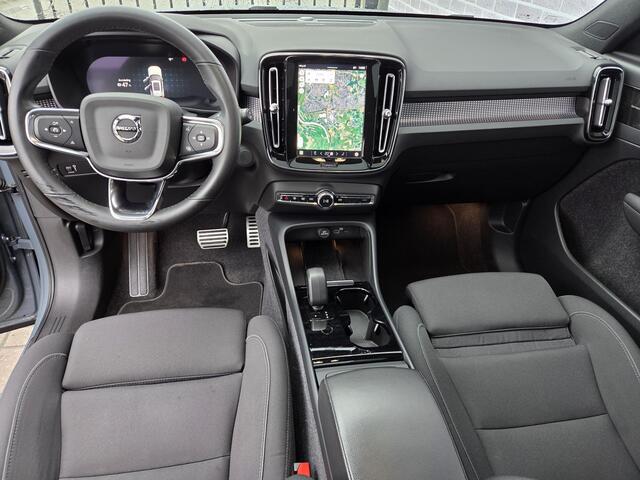Volvo XC40 Recharge Twin Plus R-Design 408 pk AWD | All-seasonbanden | Google maps | Elektr. verstelbare stoelen | Panoramadak | Adaptive Cruise Control | BLIS | EX40 / XC40