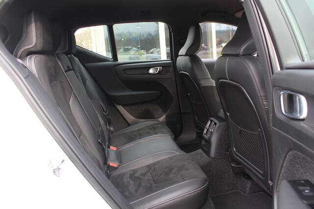 Volvo XC40 2.0 T4 R-Design / Trekhaak / Panoramadak / Camera / Harman Kardon / Leder&Alcantara / 19'' / Bliss / CarPlay / Stoelverwarming / DAB / ACC