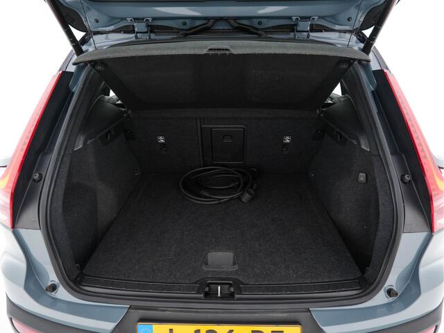 Volvo XC40 Recharge P8 AWD R-Design [ 3-Fase ] (INCL-BTW) *PANO | FULL-LEATHER | DIGI-COCKPIT | FULL-LED | MEMORY-PACK | HARMAN/KARDON | TOP-VIEW | CARPLAY | NAVI-FULLMAP | ECC | PDC | KEYLESS | HEATED-SPORTSEATS | BLIS | PRIVACY-GLASS |