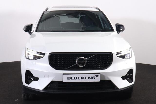 Volvo XC40 T5 Recharge Ultimate Dark Panorama/schuifdak - IntelliSafe Assist & Surround - 360º Camera - Harman/Kardon audio - Verwarmde voorstoelen & stuur - Parkeersensoren voor & achter - Extra getint glas - 19' LMV