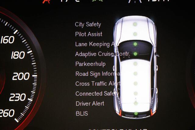 Volvo XC40 1.5 T2 R-Design | AUDIO PACK | HARMAN KARDON | VOORRUITVERWARMING | CAMERA | TREKHAAK