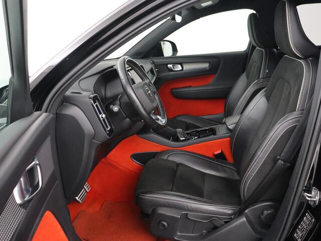 Volvo XC40 Recharge P8 AWD R Design | Trekhaak | Stoel & stuurverwarming | Camera | Carplay | Leder/Alcantara | Adaptive cruise | Keyless | Full LED | 19'' lichtmetalen velgen