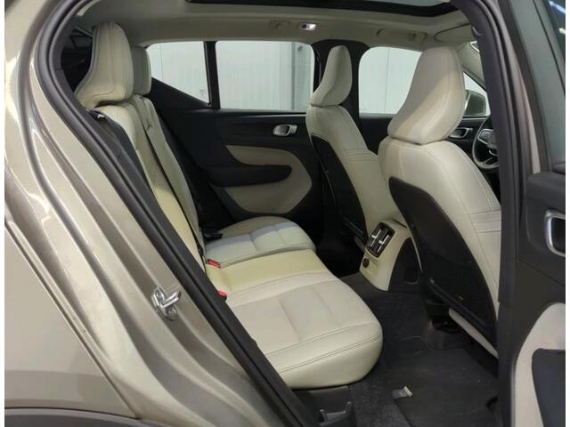 Volvo XC40 T5 180PK Recharge Inscription / Panoramadak / Leder / Trekhaak / airco-ecc./ Stuurverwarming / Apk 10-2026