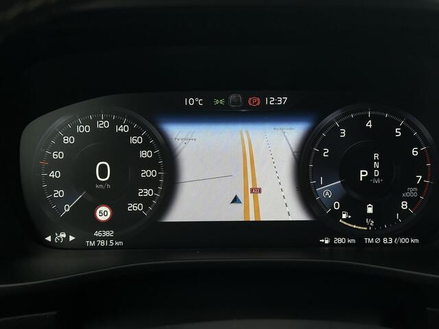 Volvo XC40 2.0 B4 R-Design / Stuur + stoelverwarming / Camera achter / BLIS / Pilot assist + ACC / Keyless /