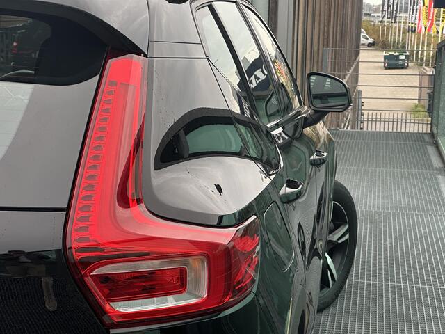 Volvo XC40 2.0 B4 R-Design / Stuur + stoelverwarming / Camera achter / BLIS / Pilot assist + ACC / Keyless /