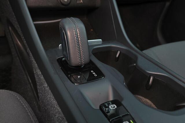 Volvo XC40 T4 Recharge Inscription Expression - IntelliSafe Assist & Surround - Parkeercamera achter - Parkeersensoren voor & achter - Apple Carplay & Android Auto - Standkachel - 18' LMV