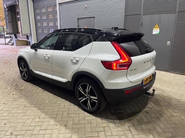 Volvo XC40 T4 Recharge R-Design Expr. | ACC | Panoramadak | BLIS | Stoel+Stuurverwarming | Trekhaak | harman/kardon