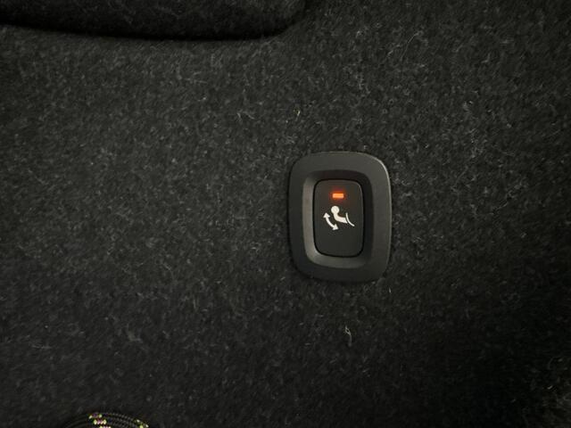 Volvo XC40 1.5 T3 Inscription | Trekhaak | Panoramisch Schuif-/kanteldak | Memory | Camera | Parkeersensoren | Leer | Stoelverwarming |