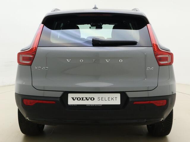 Volvo XC40 B4 211pk Plus Dark / Harman&Kardon / Elektr. Stoelen / 19'' + All Season / Elektr. Trekhaak / Noodreservewiel / Keyless / BLIS / ACC / Verw. Voorruit /