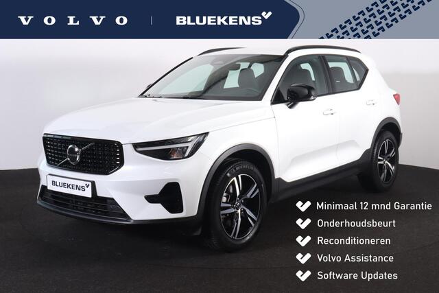 Volvo XC40 B4 Plus Dark - IntelliSafe Assist & Surround - Harman/Kardon audio - Parkeercamera achter - Verwarmde voorstoelen & stuur - Parkeersensoren voor & achter - Elektr. bedienb. voorstoelen met geheugen links - Draadloze tel. lader - Elektr. inklapbare trekhaa