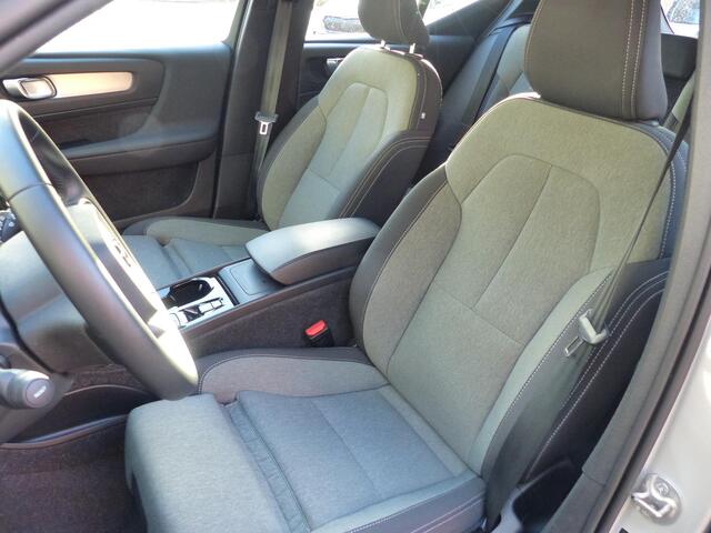 Volvo XC40 B4 Plus Dark