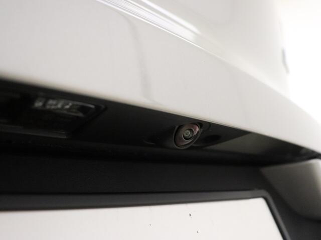 Volvo XC40 Extended Range Plus / Trekhaak / Camera / ACC / BLIS / Stoelverwarming / All seasons / Warmtepomp