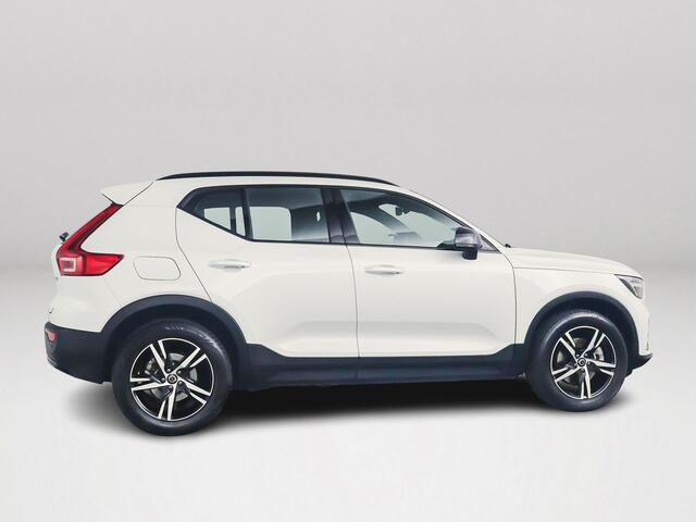 Volvo XC40 B4 Plus Dark | Parkeercamera | Stoel- en Stuurverwarming | Harman Kardon | Trekhaak