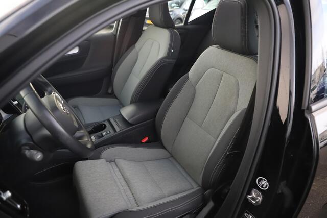 Volvo XC40 1.5 T2 Business Pro Automaat Panoramadak Sportstoelen Navigatie Carplay Achteruitrijcamera Harman Kardon Stuur & Stoelverwarming