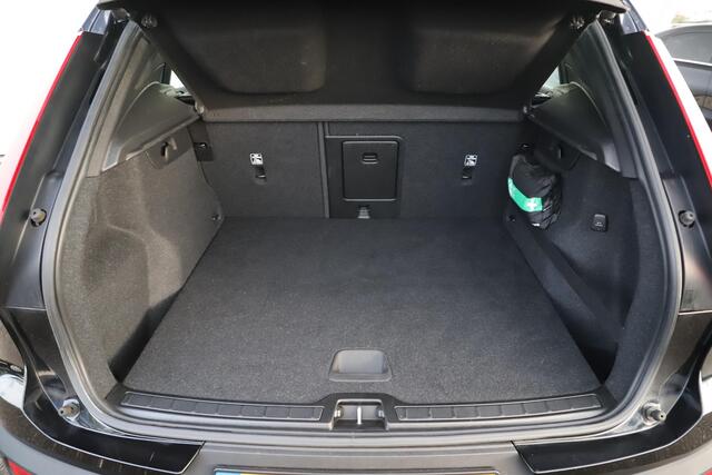 Volvo XC40 1.5 T2 Business Pro Automaat Panoramadak Sportstoelen Navigatie Carplay Achteruitrijcamera Harman Kardon Stuur & Stoelverwarming