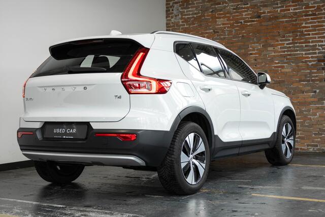Volvo XC40 T4 Momentum Pro | 1ste Eigenaar | Dealeronderhouden | Semi Electrische Wegklapbare Trekhaak | 18'' Lichtmetalen Velgen | Parkeerverwarming | Parkeersensoren