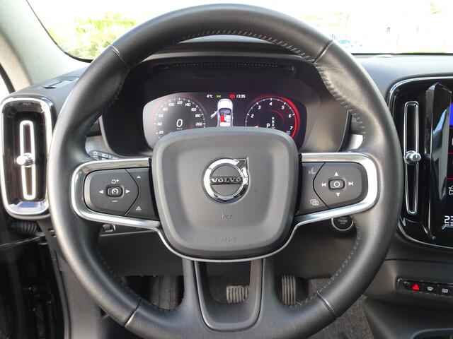 Volvo XC40 1.5 T3 Momentum Automatische airco, navigatie, stoelverwarming, trekhaak, licht metalen velgen, automaat, enz.