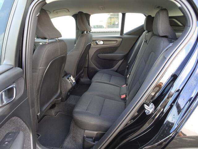 Volvo XC40 1.5 T3 Momentum Automatische airco, navigatie, stoelverwarming, trekhaak, licht metalen velgen, automaat, enz.