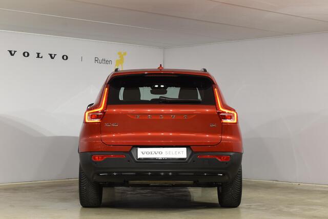 Volvo XC40 B4 211PK Automaat Plus Dark / Navigatie / Adaptive Cruise / Harman Kardon / Stuur- & Stoelverwarming / Elektrische achterklep / Achteruitrijcamera / Elektrische stoelverst. met geheugen