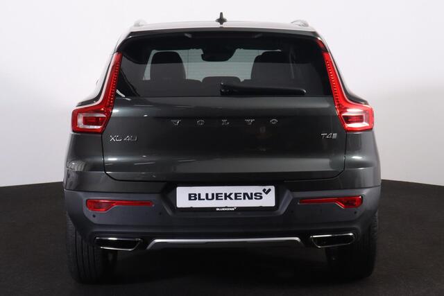 Volvo XC40 T4 Inscription - Panorama/schuifdak - Parkeercamera achter - Verwarmde voorstoelen - Parkeersensoren voor & achter - Elektr. bedienb. voorstoelen met geheugen links - Cruise control - Extra getint glas - 19' LMV