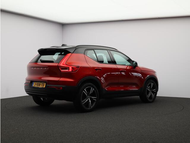 Volvo XC40 2.0 B4 R-Design / Pan. dak / Harman Kardon / Elektr. bed. stoelen / 360 camera / Standkachel / Stoel+stuur+achterbankverwarming / Full LED