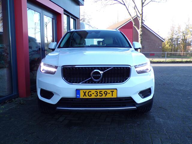Volvo XC40 2.0 T4 Momentum Camera Leer Trekhaak NAP Nieuwstaat!!!