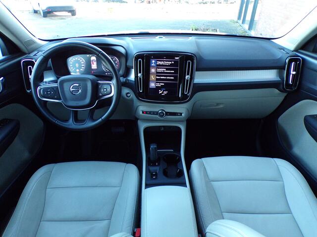 Volvo XC40 2.0 T4 Momentum Camera Leer Trekhaak NAP Nieuwstaat!!!