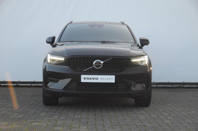 Volvo XC40 T4 211PK Automaat Plus Dark / Elektrische stoelen met geheugen / stuur - en stoelverwarming / Cruise control / Harman kardon audio / elektrische achterklep / Parkeersensoren met camers