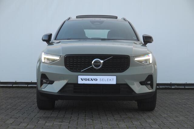 Volvo XC40 B3 163PK Automaat Ultimate Dark / Panoramadak / Adaptive cruise control / Elektrische stoelen / Harman Kardon audio / Pilot assist / BLIS / Stoel en stuur verwarming / Elektrische achterklep / Parkeersensoren met camera / Google infotainment