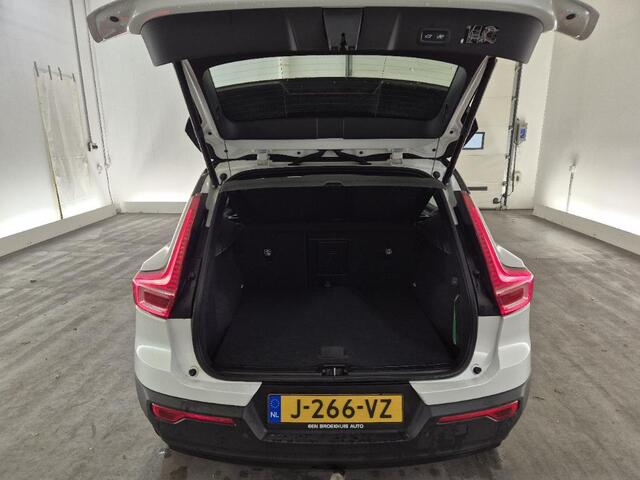 Volvo XC40 Recharge P8 AWD R-Design | Trekhaak | Blis | 360º Camera | Adaptieve cruise controle | Memory | Camera | Warmte Pomp | Stoel + Stuur verwarming |